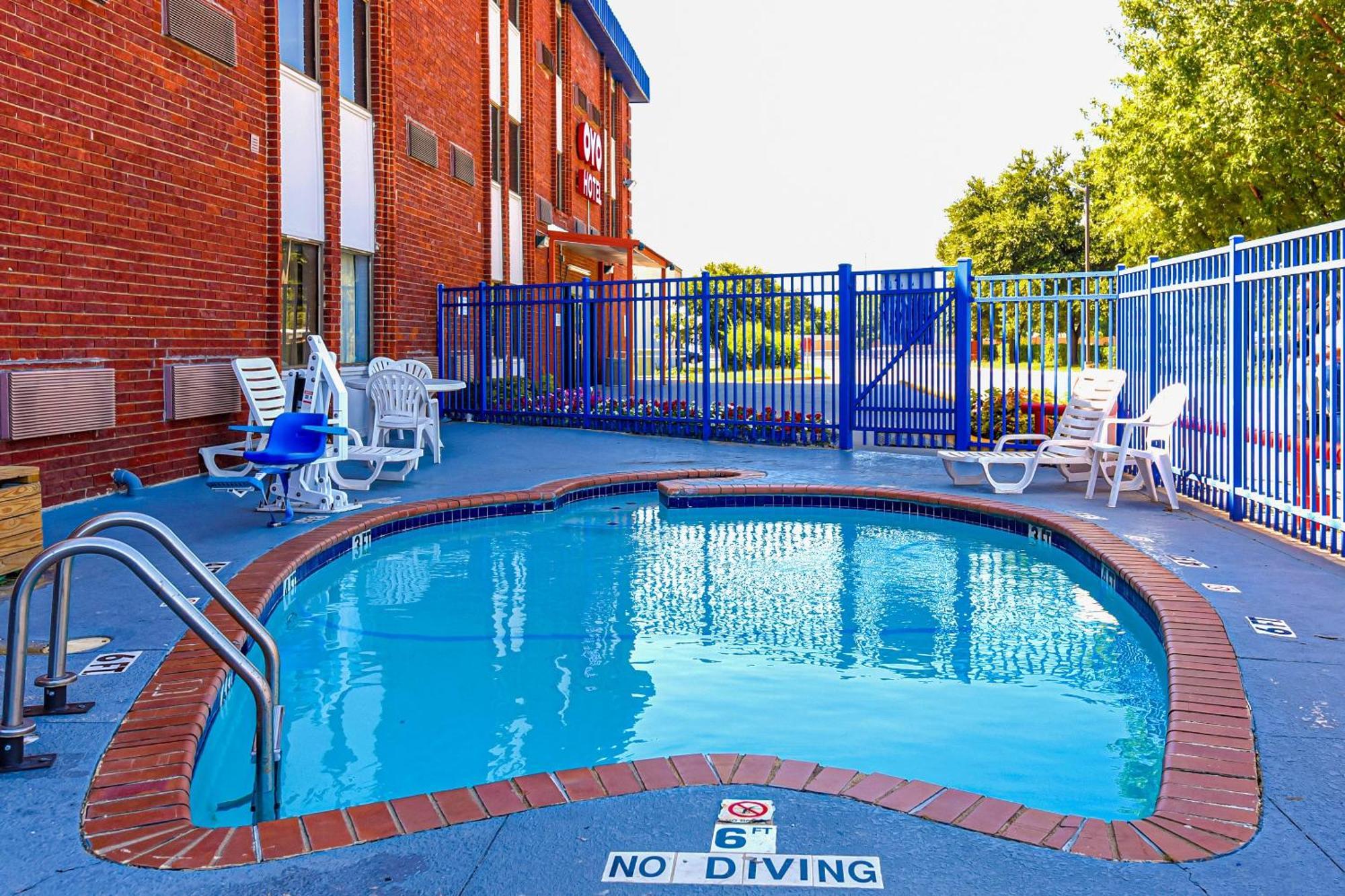 Oyo Hotel Irving Dfw Airport South Bagian luar foto
