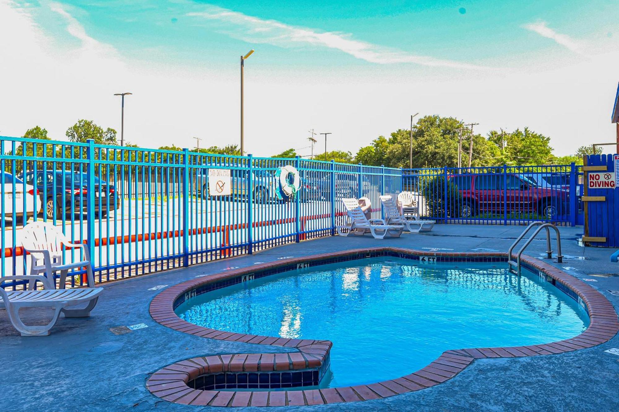 Oyo Hotel Irving Dfw Airport South Bagian luar foto